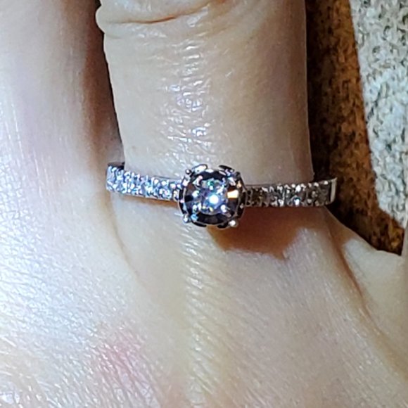 Brand new beautiful diamond engagement 14K white gold ring - Picture 4 of 11
